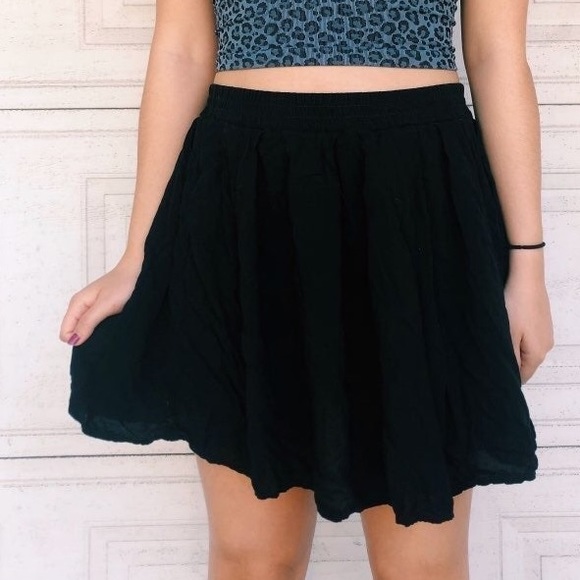 Brandy Melville Dresses & Skirts - Brandy Melville Flowy Black Skirt
